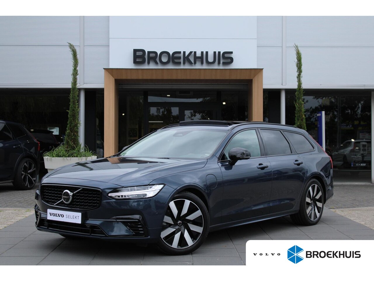 Volvo V90 - 2.0 T6 Plug-in hybrid AWD Ultra Dark | Head-up Display | Stuur + Stoelverwarming | Harman - AutoWereld.nl