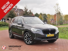 BMW iX3 - Executive 80 kWh | Panoramadak | Camera | Trekhaak | Sfeerverlichting | Apple Carplay |