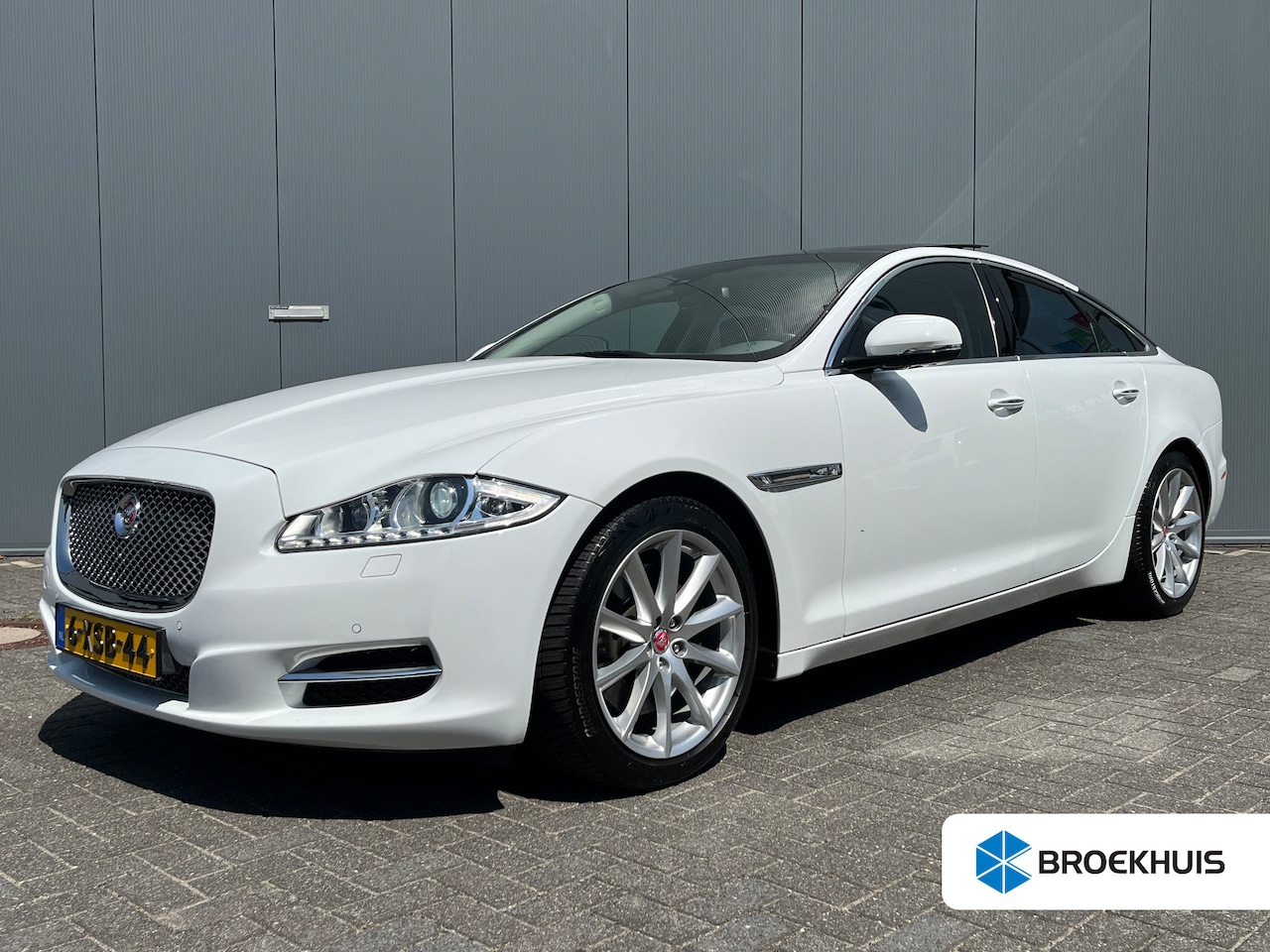 Jaguar XJ - 3.0 V6D 275pk Premium Luxury Automaat | Leder | Xenon | Camera | Climate | Keyless | Elek. - AutoWereld.nl