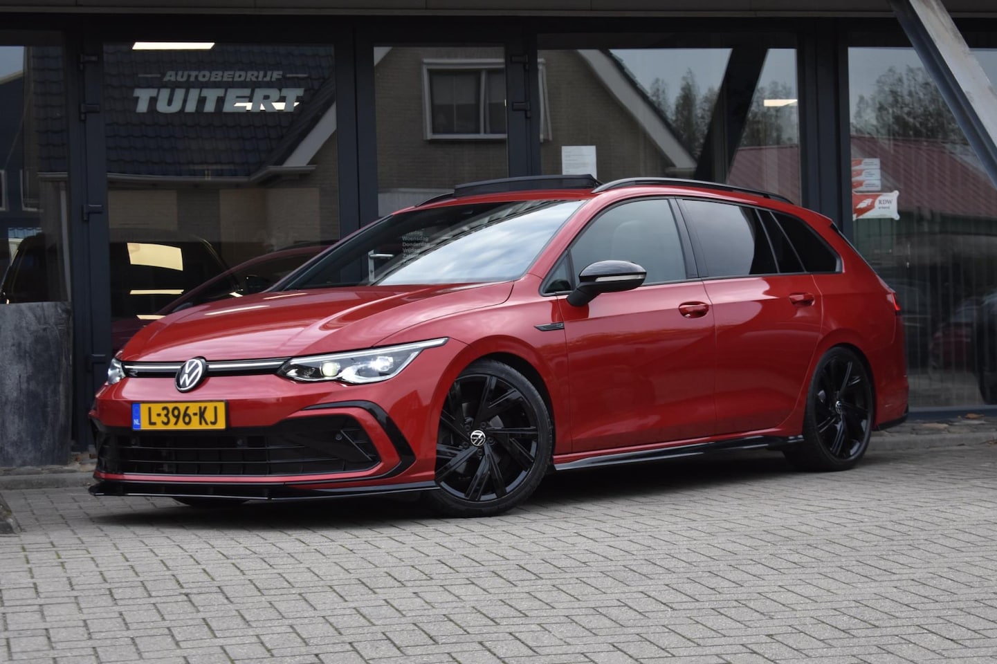 Volkswagen Golf Variant - 1.5 eTSI R-Line | MAXTON | IQ-LIGHT | PANORAMADAK | APPLE CARPLAY | ANDROID AUTO | CAMERA - AutoWereld.nl