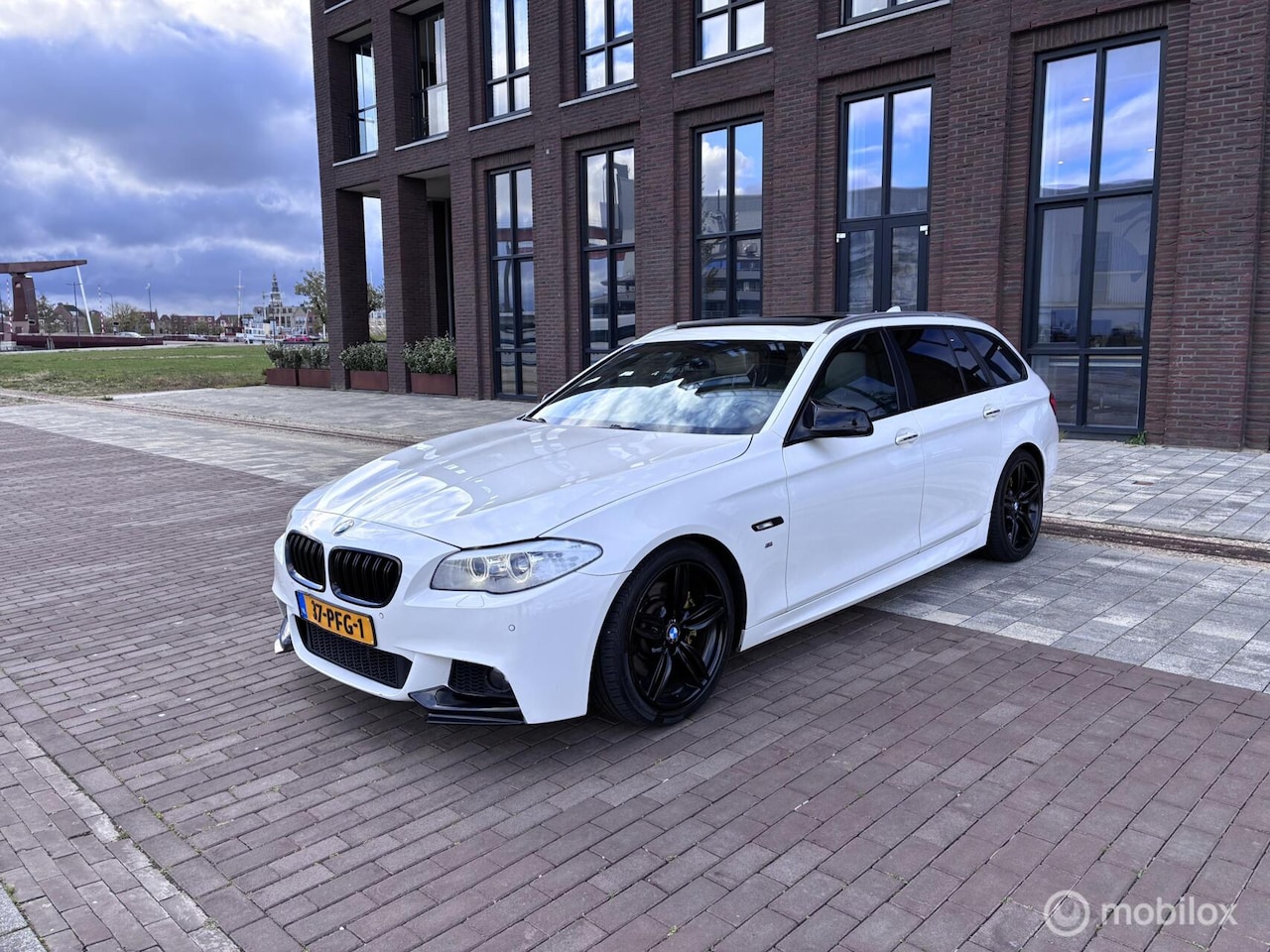 BMW 5-serie Touring - 528i M-Pakket Led Panorama Cruise 258PK - AutoWereld.nl