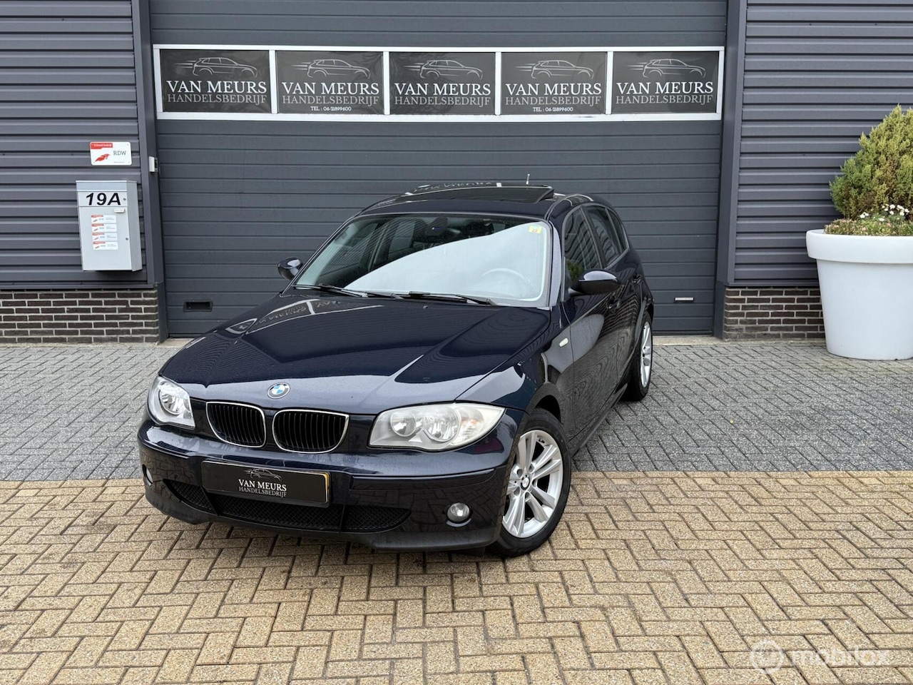 BMW 1-serie - 116i Executive 116i Executive, 5 deurs, Schuifdak, lm velgen, navigatie, apk 09-2026 - AutoWereld.nl