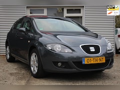 SEAT Leon - 1.6 Stylance 5-deurs, airco, nette zuinige auto, trekhaak, boekjes, nap, 2xsleutel, incl.