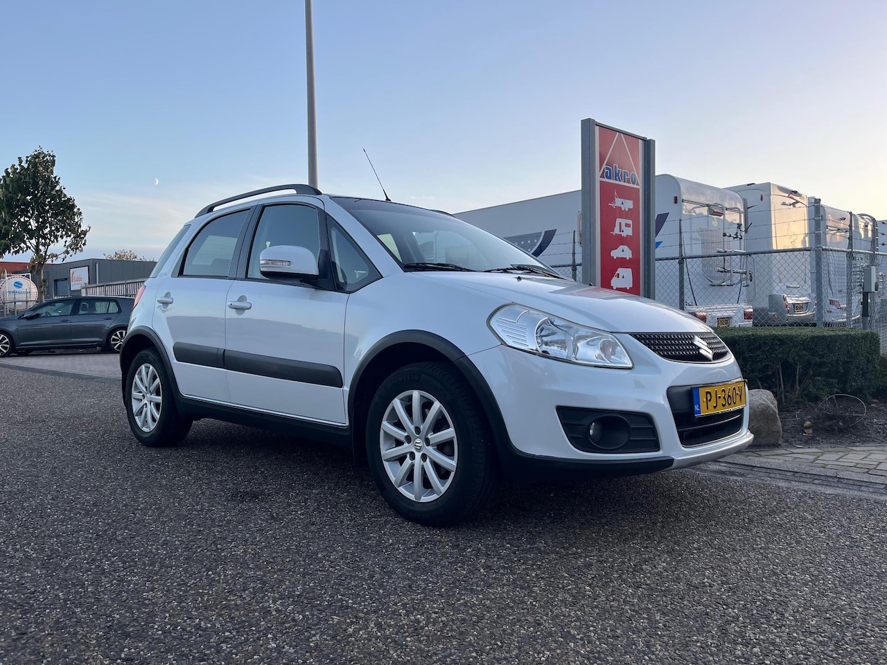 Suzuki SX4 - 1.6 Expressive Style | NAVI | LM Velgen | Airco |  Trekhaak | Stoelverwarming | Dakrailing - AutoWereld.nl