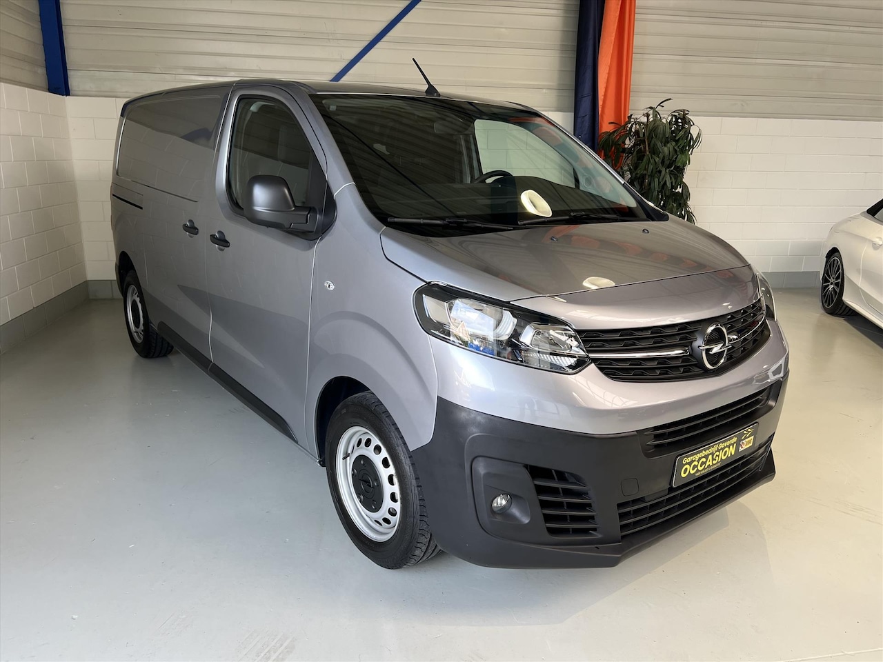 Opel Vivaro - GB 2.0 Diesel 150pk L2H1, NWST 15DKM, 1e eig - AutoWereld.nl