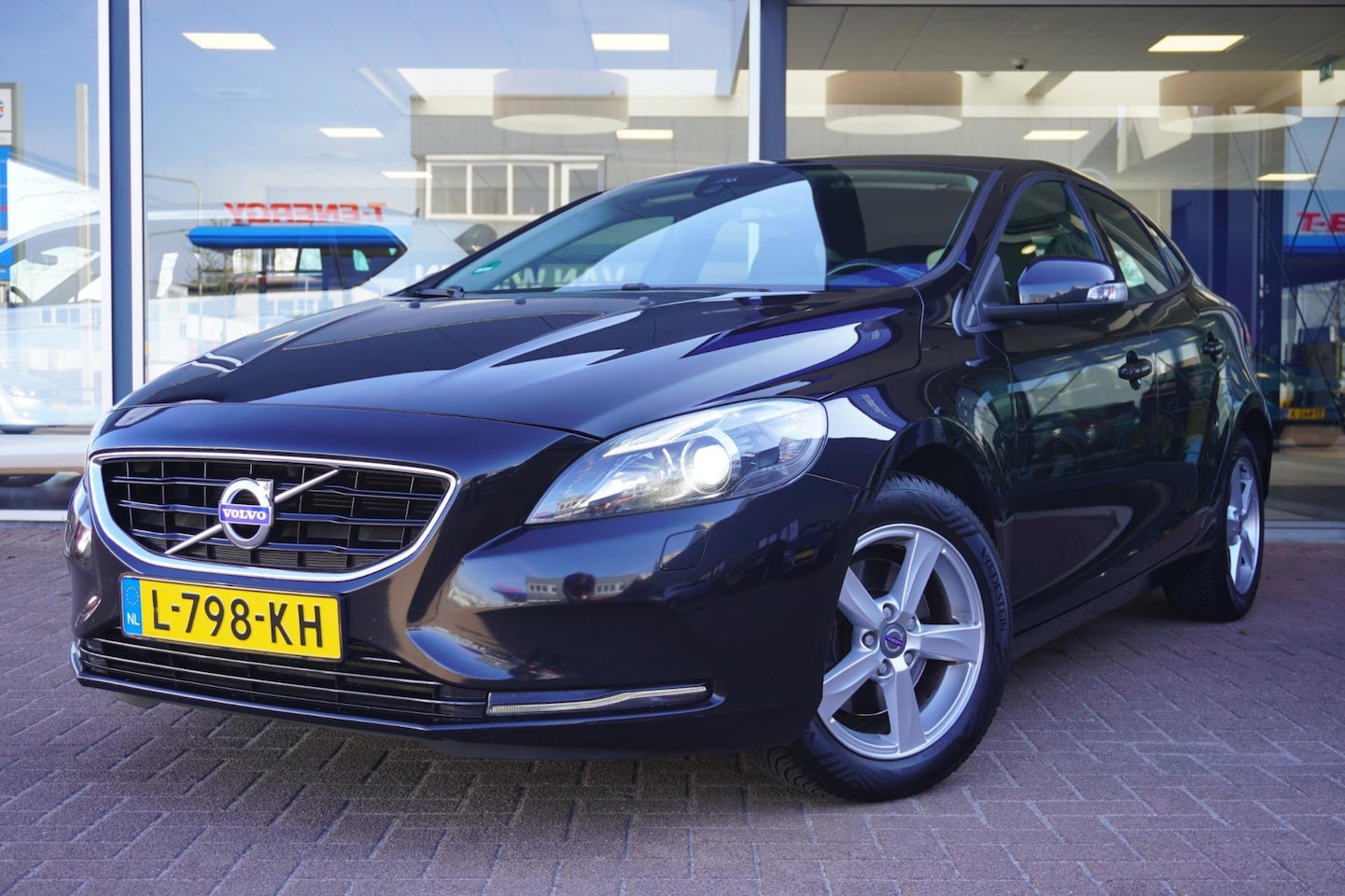 Volvo V40 - 1.6 T2 Summum | 5deurs | Airco | Elek. Pakket | LM velgen | Inruil mogelijk - AutoWereld.nl