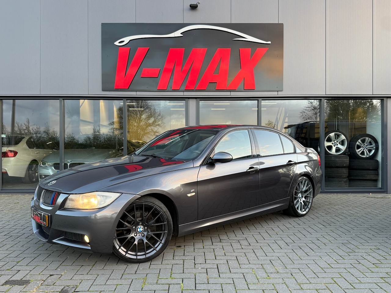 BMW 3-serie - 318i 2.0 M-Sport Navi Climate Carplay Alcantara - AutoWereld.nl