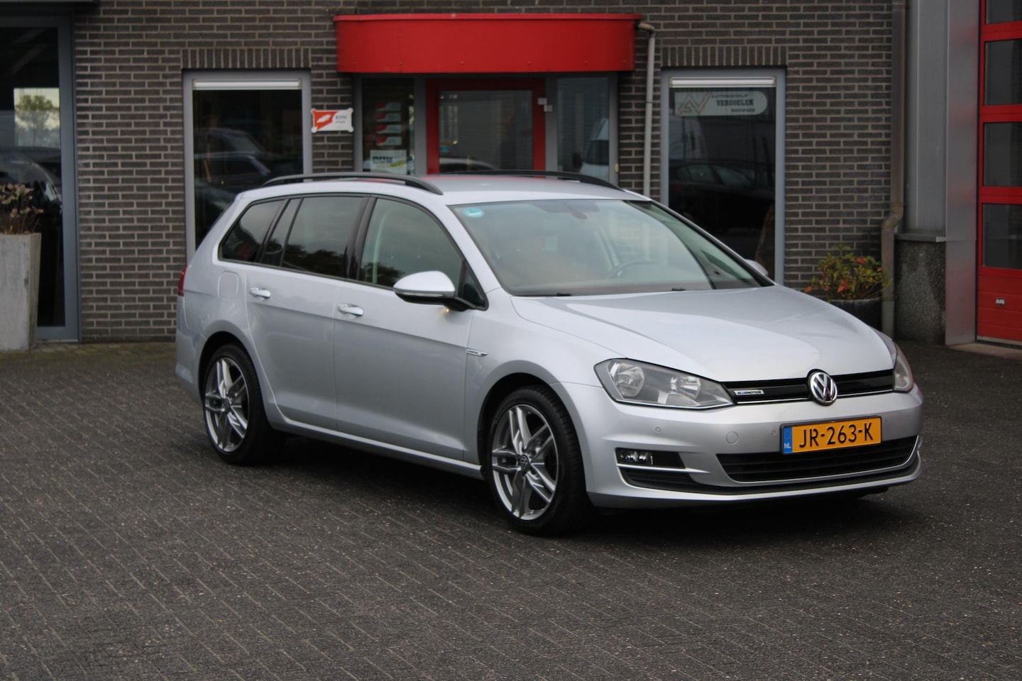Volkswagen Golf Variant - 1.0 TSI Navi/Camera/Sportstoel/17inch - AutoWereld.nl