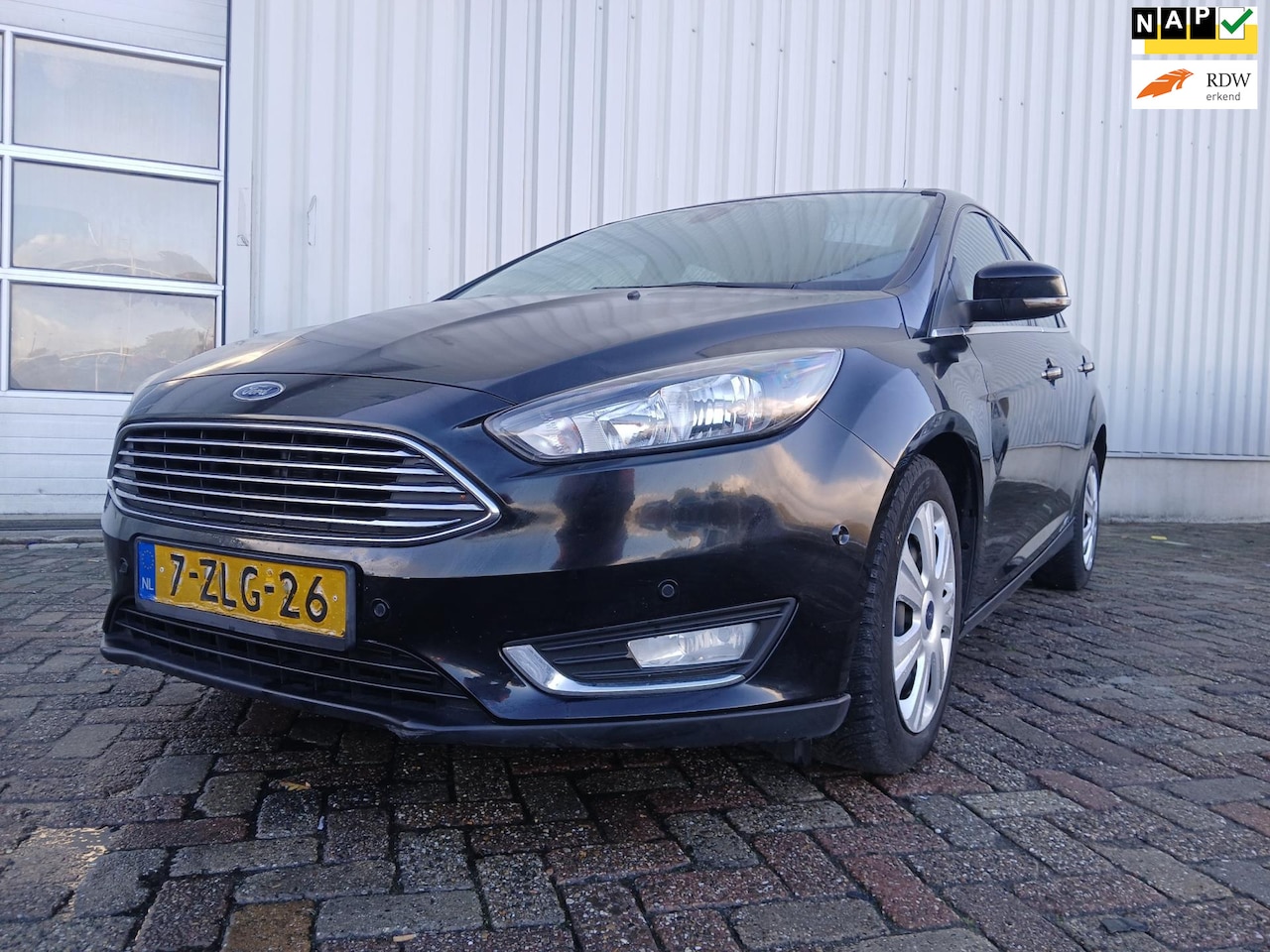 Ford Focus - 1.0 First Edition - Motor Schade - AutoWereld.nl
