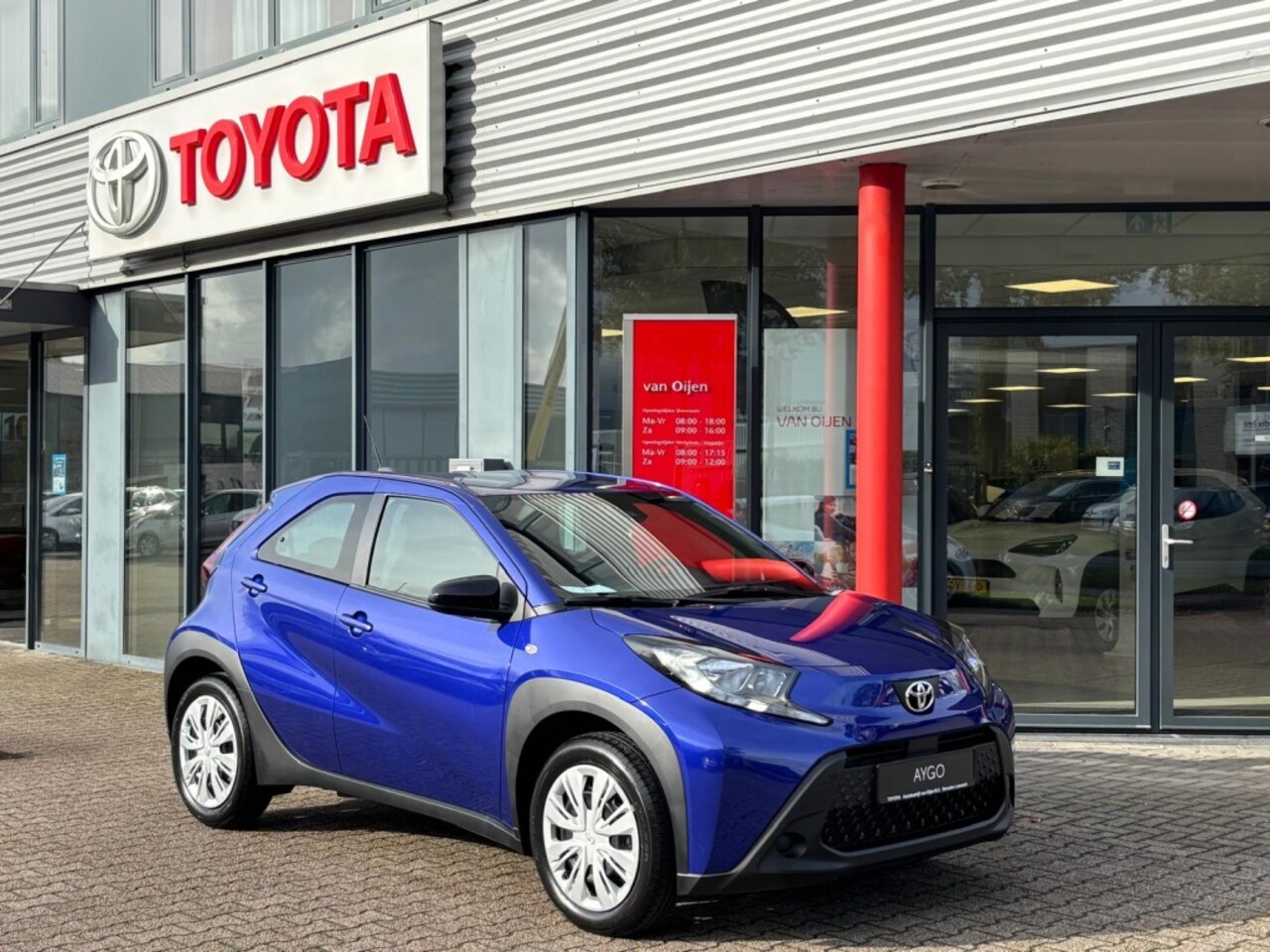 Toyota Aygo X - 1.0 VVT-i S-CVT Play | Nav by APP | A. camera | Direct leverbaar - AutoWereld.nl