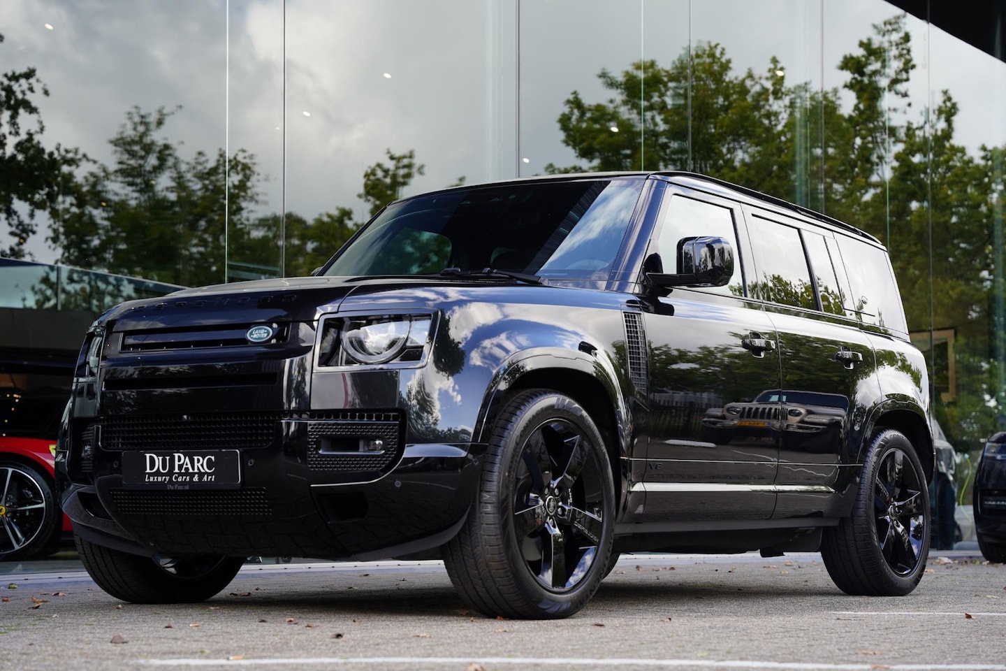 Land Rover Defender 110 - P 525 V 8 Black Edition - AutoWereld.nl