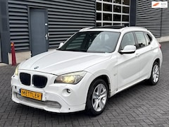 BMW X1 - SDrive20d Executive, panoramadak, navigatie, PDC