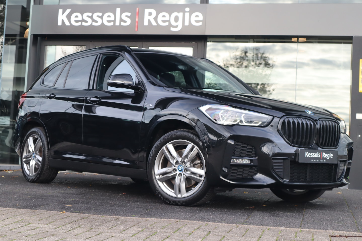 BMW X1 - xDrive25e M-sport Camera Ambient CarPlay DAB Stuur+Stoelverwarming Trekhaak - AutoWereld.nl
