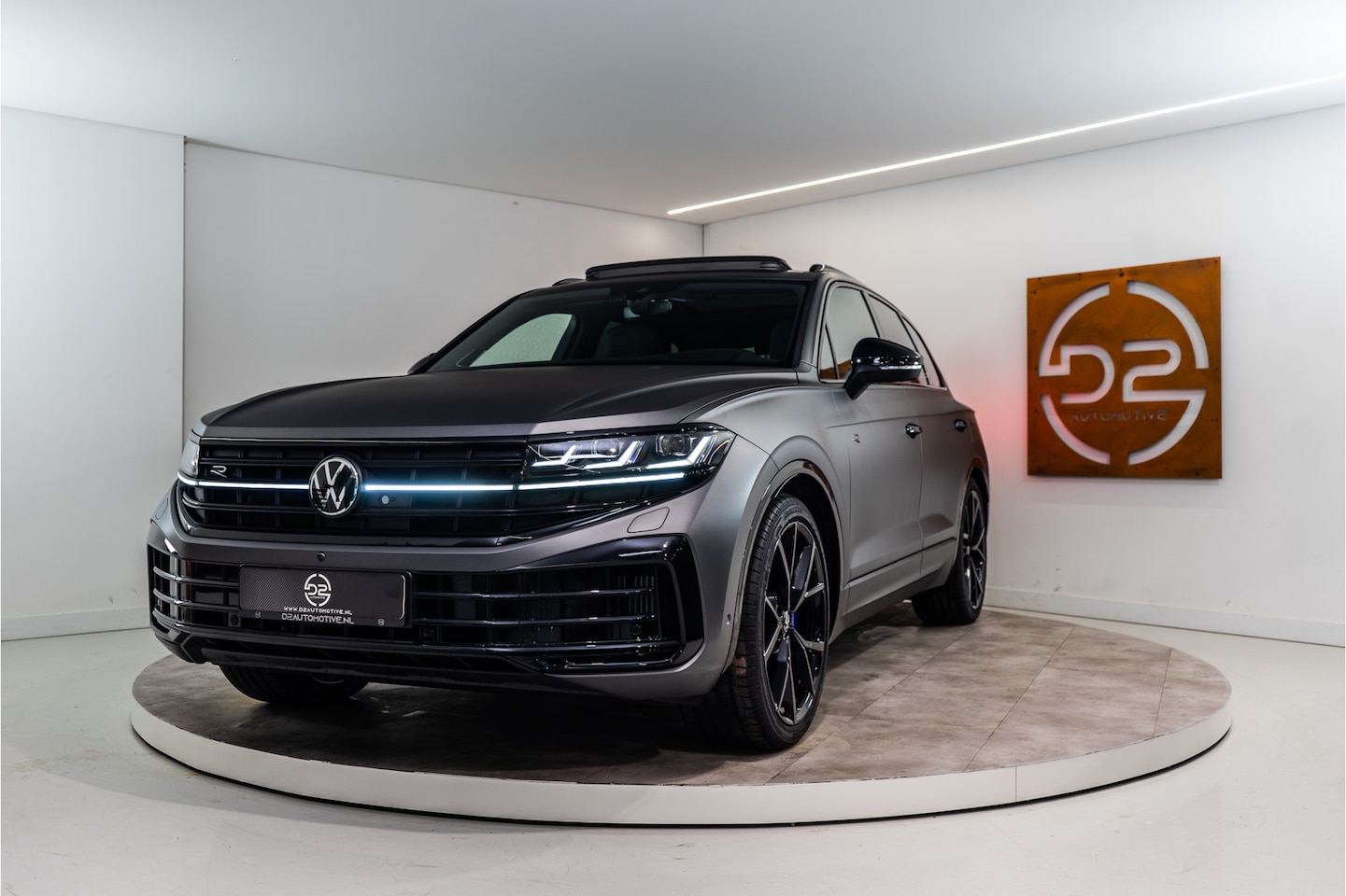 Volkswagen Touareg - R 3.0 TSi eHybrid 4MOTION R 463PK | 2025 DIRECT LEVERBAAR | VOL OPTIE! - AutoWereld.nl