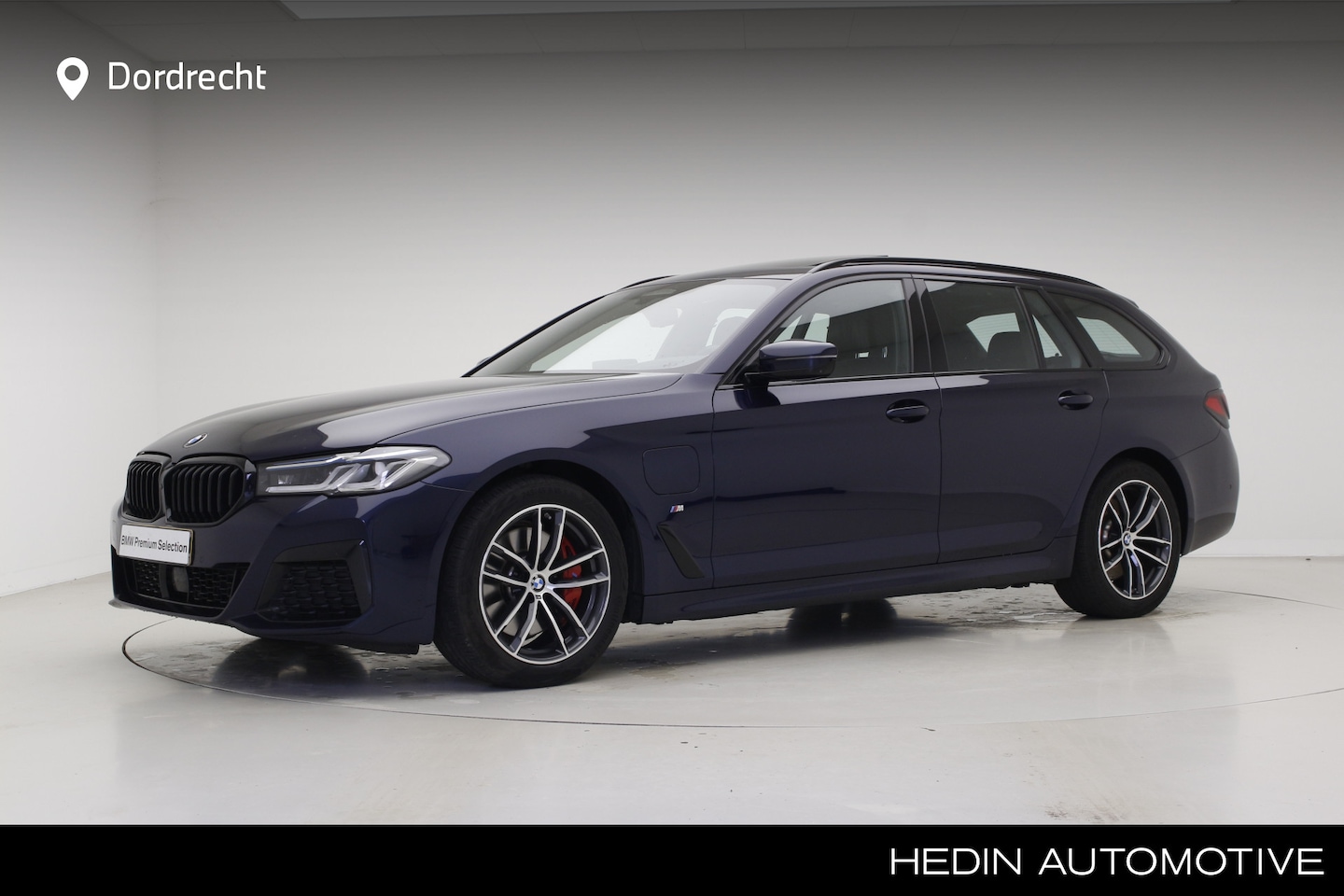 BMW 5-serie Touring - 530e M-Sport | Panorama | Harman Kardon | Driving Assistant Professional | Trekhaak - AutoWereld.nl