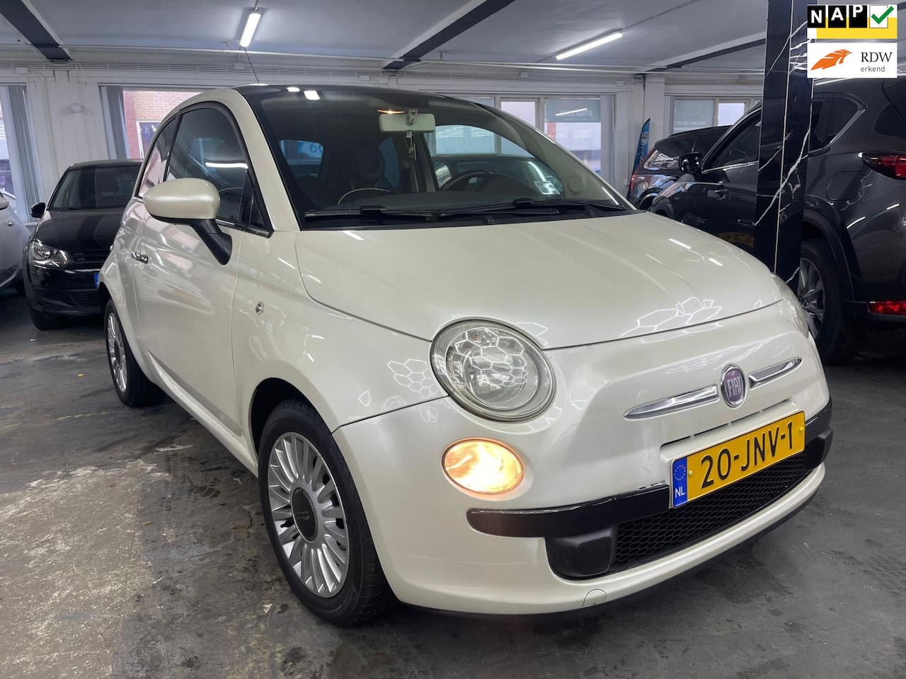 Fiat 500 - 1.2 Lounge Automaat / Airco / Pano - AutoWereld.nl