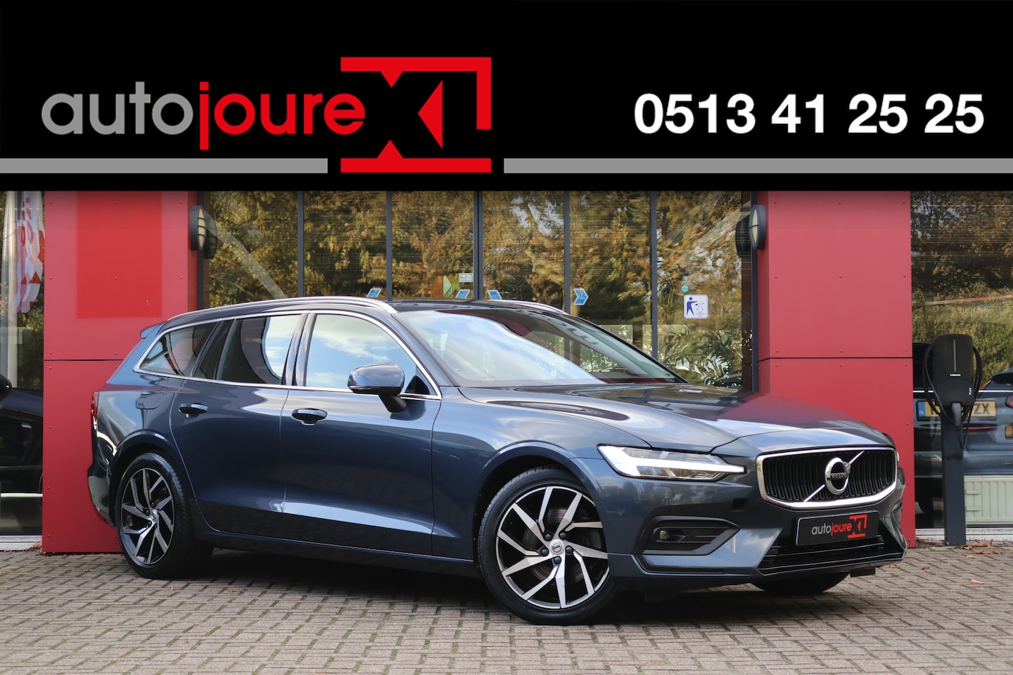 Volvo V60 - 2.0 T4 Momentum Pro | Leder | Camera | Winter Pakket | Trekhaak | Origineel NL | - AutoWereld.nl