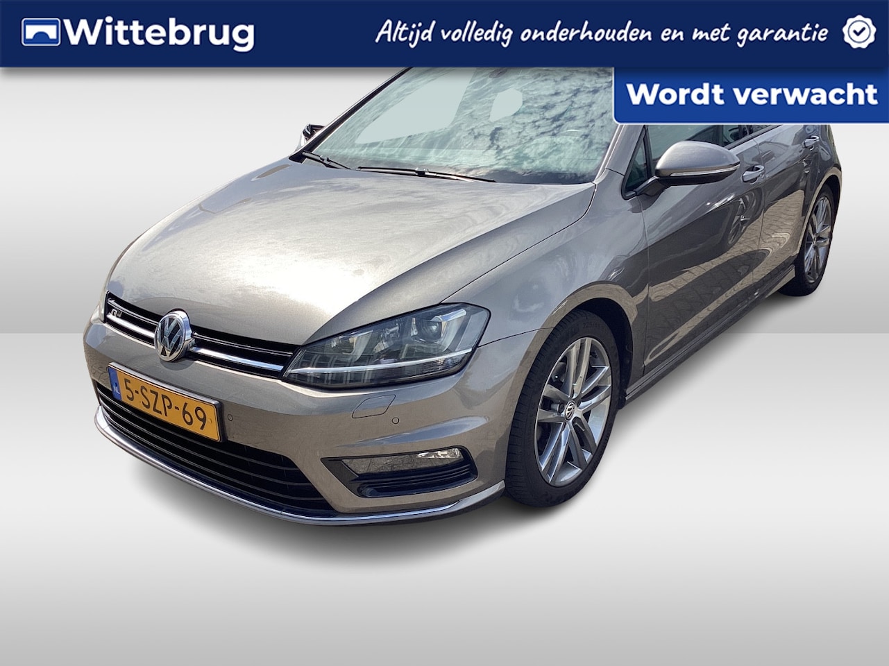 Volkswagen Golf - 1.4 TSI Highline / Navigatie / R-line / Parkeersenoren V+A / Lichtmetaal 17 inch / - AutoWereld.nl