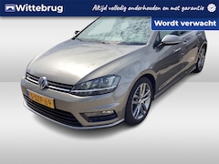 Volkswagen Golf - 1.4 TSI Highline / Navigatie / R-line / Parkeersenoren V+A / Lichtmetaal 17 inch /