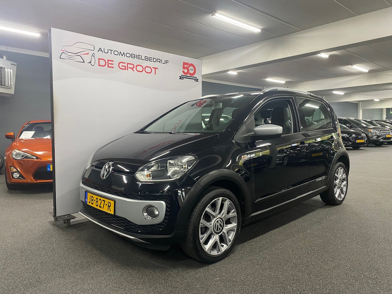 Volkswagen Up! - 1.0 cross up! BlueMotion/ Nederlandse auto/ 5 deurs/ Parkeersensoren voor en achter/ Bluet - AutoWereld.nl