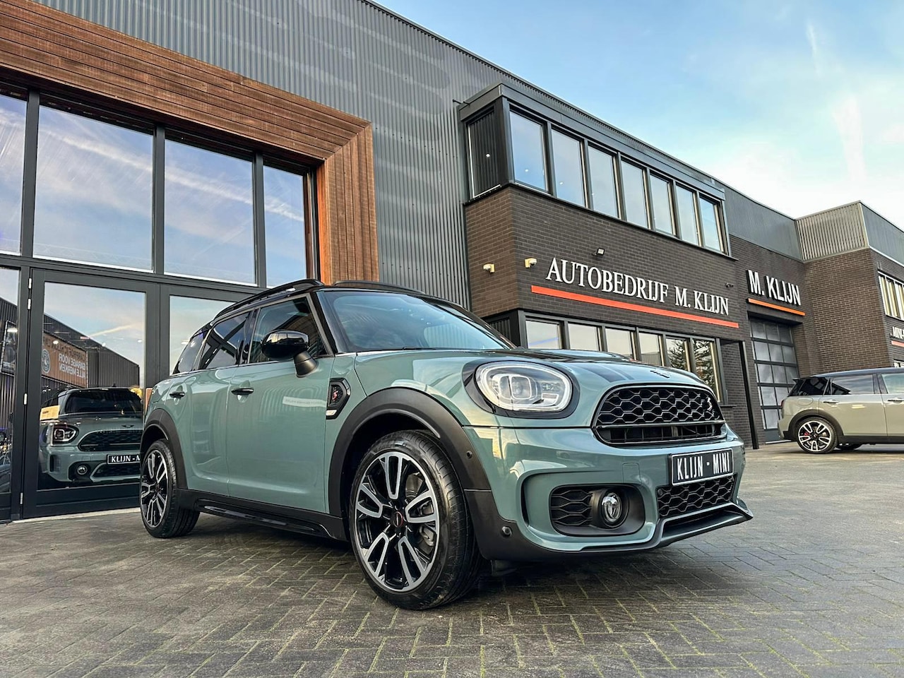MINI Countryman - Mini 2.0 Cooper S John Cooper Works F1 aut Sage Green/Pano/19"Jcw/Hk/Camera - AutoWereld.nl