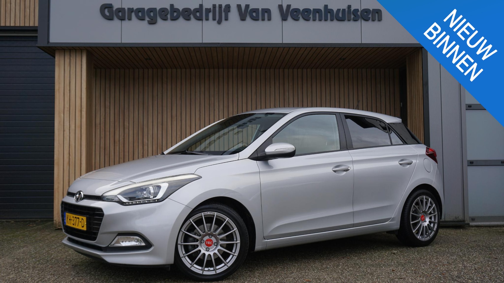Hyundai i20 - 1.0 T-GDI 100pk 5Drs Comfort 17inch LM Navi LED A-Camera Clima DAB *NL auto* Sportief! 130 - AutoWereld.nl