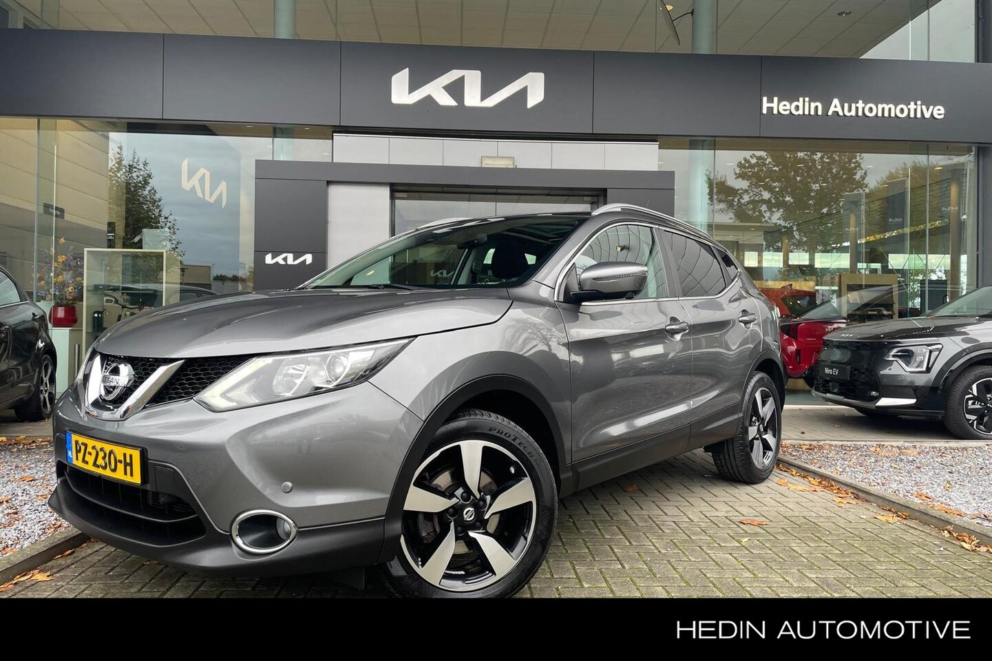 Nissan Qashqai - 1.2 Tekna |Pano | 360 |  Navi | Stoelverw. | Trekhaak | 1.200 kg Trekgewicht - AutoWereld.nl