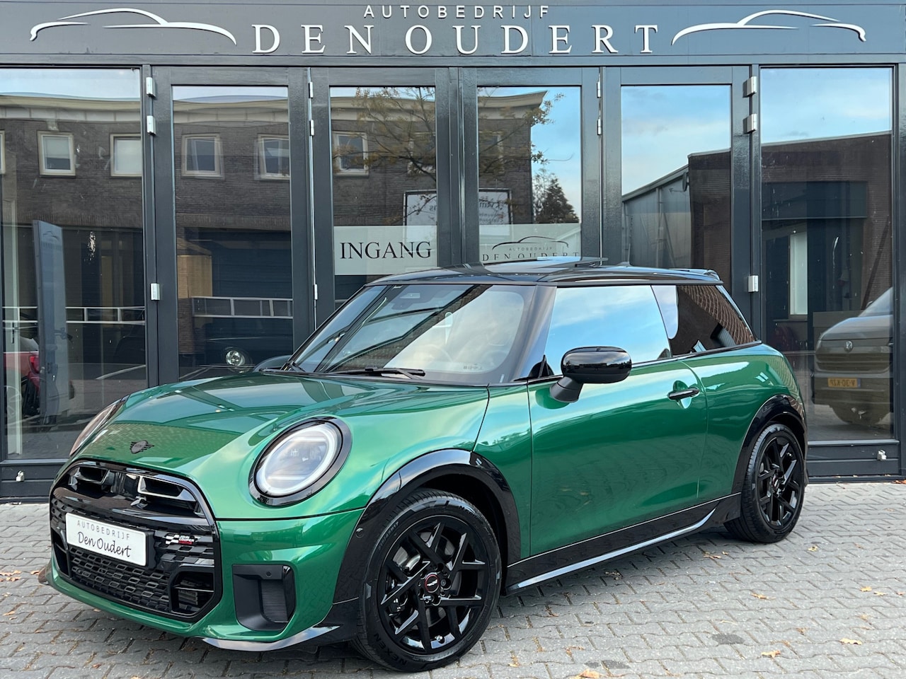MINI Cooper - Mini 1.5 C John Cooper Works M / PANO / JCW / CARPLAY - AutoWereld.nl