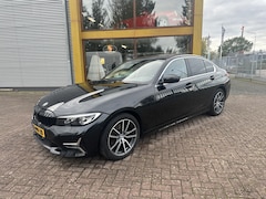 BMW 3-serie - 320i xDrive High Executive