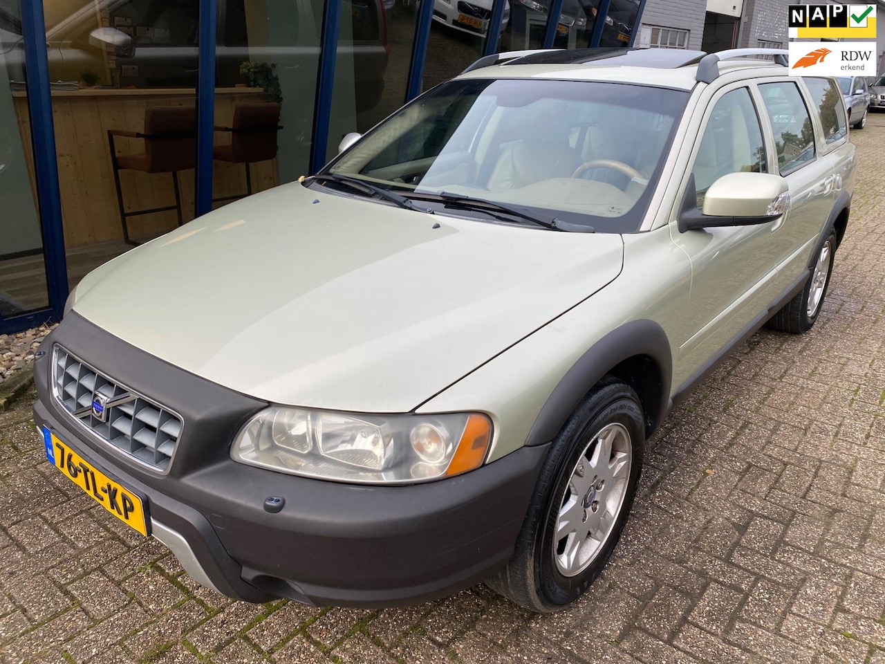 Volvo XC70 - 2.5 T Momentum LPG-G3 APK 10-2026 - AutoWereld.nl