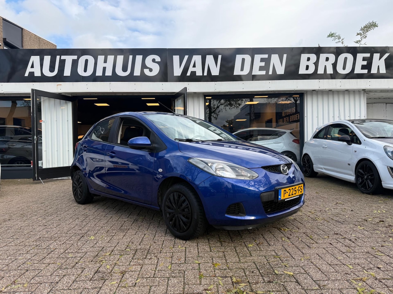 Mazda 2 - 1.3 S-VT Exclusive|5Deurs|Airco|Elek Pakket|Nw Apk|Trekhaak| - AutoWereld.nl