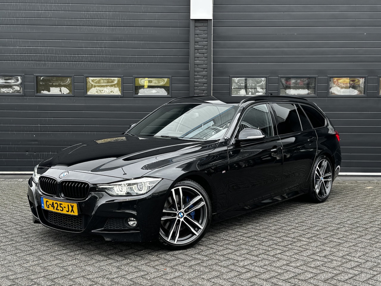BMW 3-serie Touring - 320i 184PK M Sport Edition | Head Up | Leder | Navi | Cruise | 19'' | € 22.900,- Incl. BTW - AutoWereld.nl