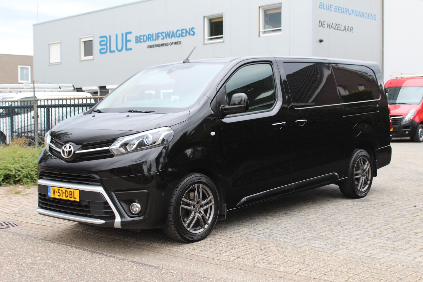Toyota ProAce Worker - 2.0 D-4D 177PK E6 Automaat Professional Long ✓ 3 zits ✓ 2x elektrische schuifdeur - AutoWereld.nl