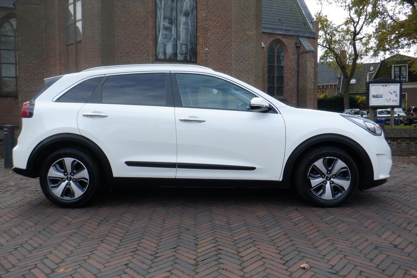 Kia Niro - 1.6 GDi Hybrid 141pk DCT6 DynamicLine - AutoWereld.nl