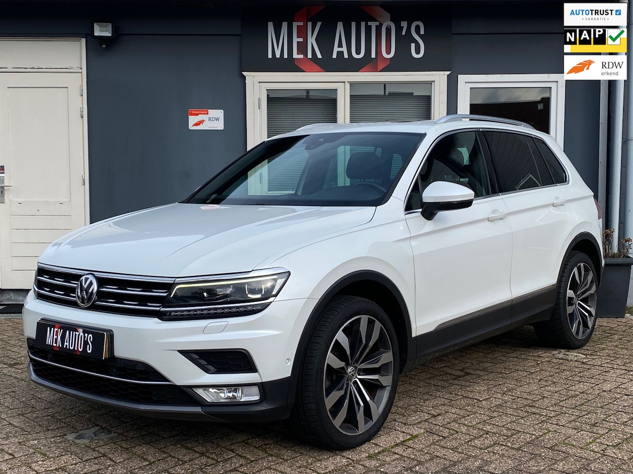 Volkswagen Tiguan - 2.0 TSI 4Motion Highline|Pano|Massage|Navi| - AutoWereld.nl