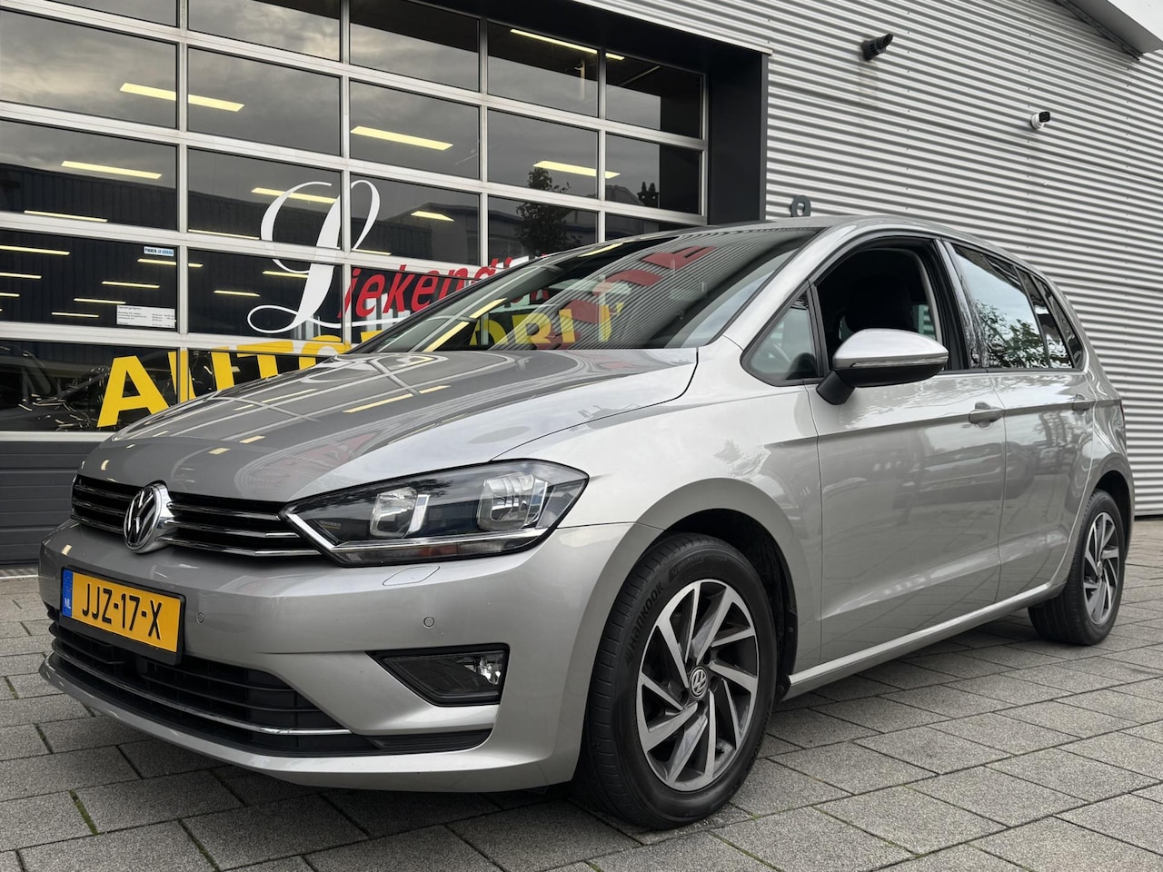 Volkswagen Golf Sportsvan - 1.2 TSI Sound BlueMotion Navigatie / Apple CarPlay I Airco I PDC I Sport velgen I Dealer o - AutoWereld.nl
