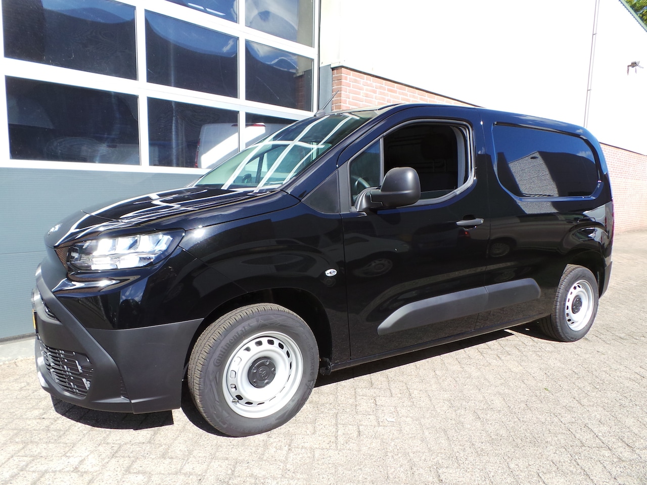 Toyota ProAce City - 1.5 D-4D Challenger | Carplay | Trekhaak | Enz | nieuw - AutoWereld.nl