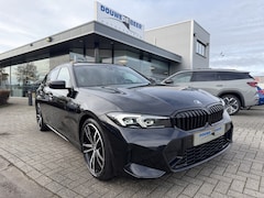 BMW 3-serie Touring - 318i M Sport Pano-Dak | Trekhaak | Leer | Stoelverw. |