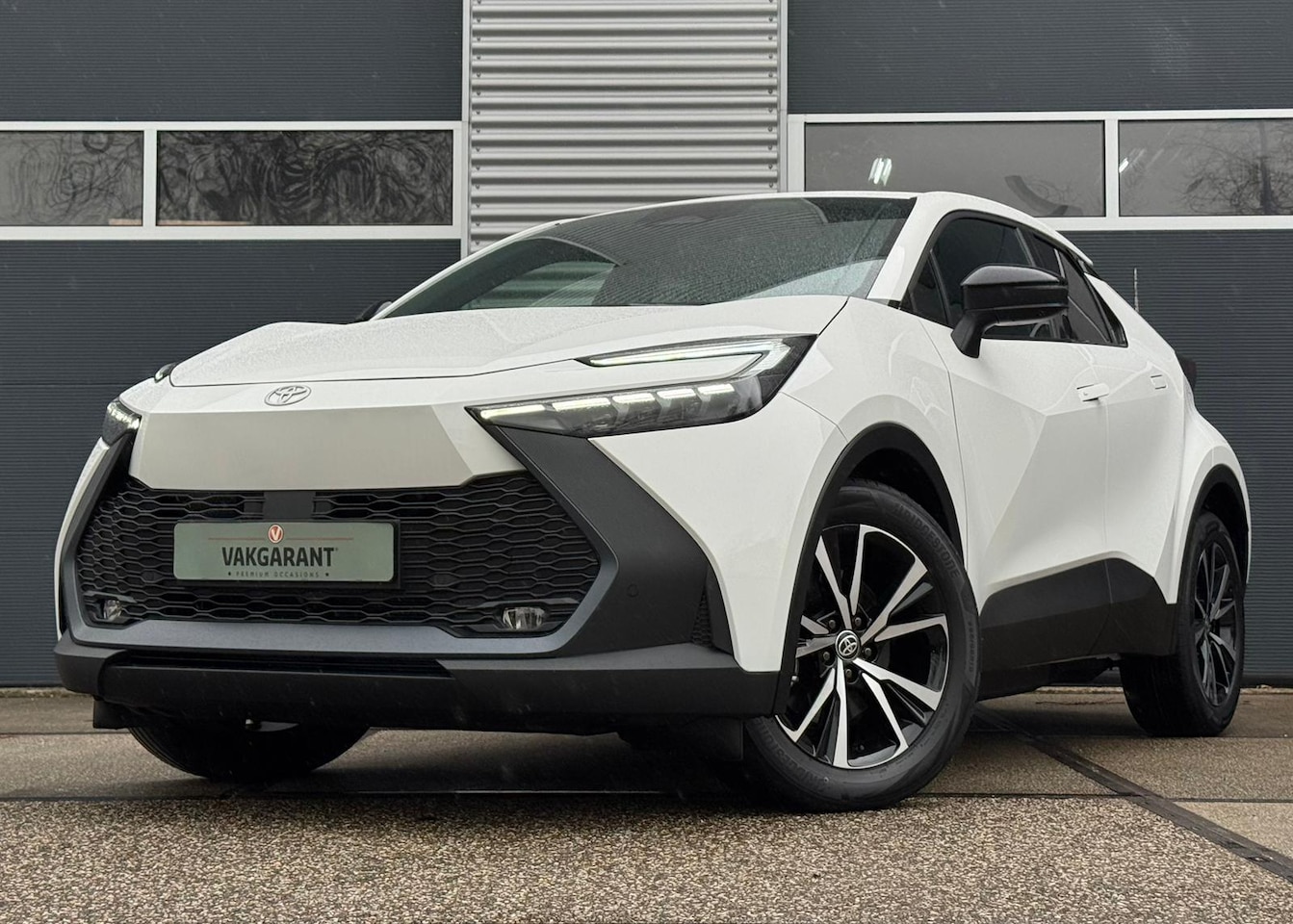 Toyota C-HR - 2.0 Plug-in Hybrid 220 Business 2.0 Plug-in Hybrid 220 Business - AutoWereld.nl