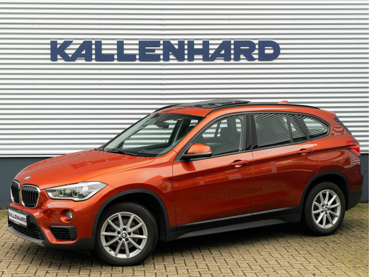 BMW X1 - sDrive18i - Pano - Trekhaak - Navi Plus - LED - AutoWereld.nl
