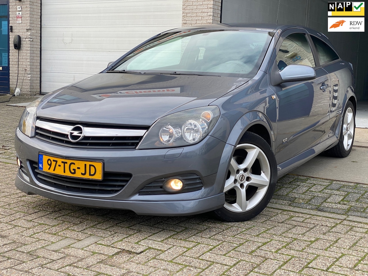 Opel Astra GTC - 1.6 Sport/nap/2e EIG/ dealeronderhouden/ 1jaar apk/ airco/ Cruisecontrol/ EL-ramen - AutoWereld.nl
