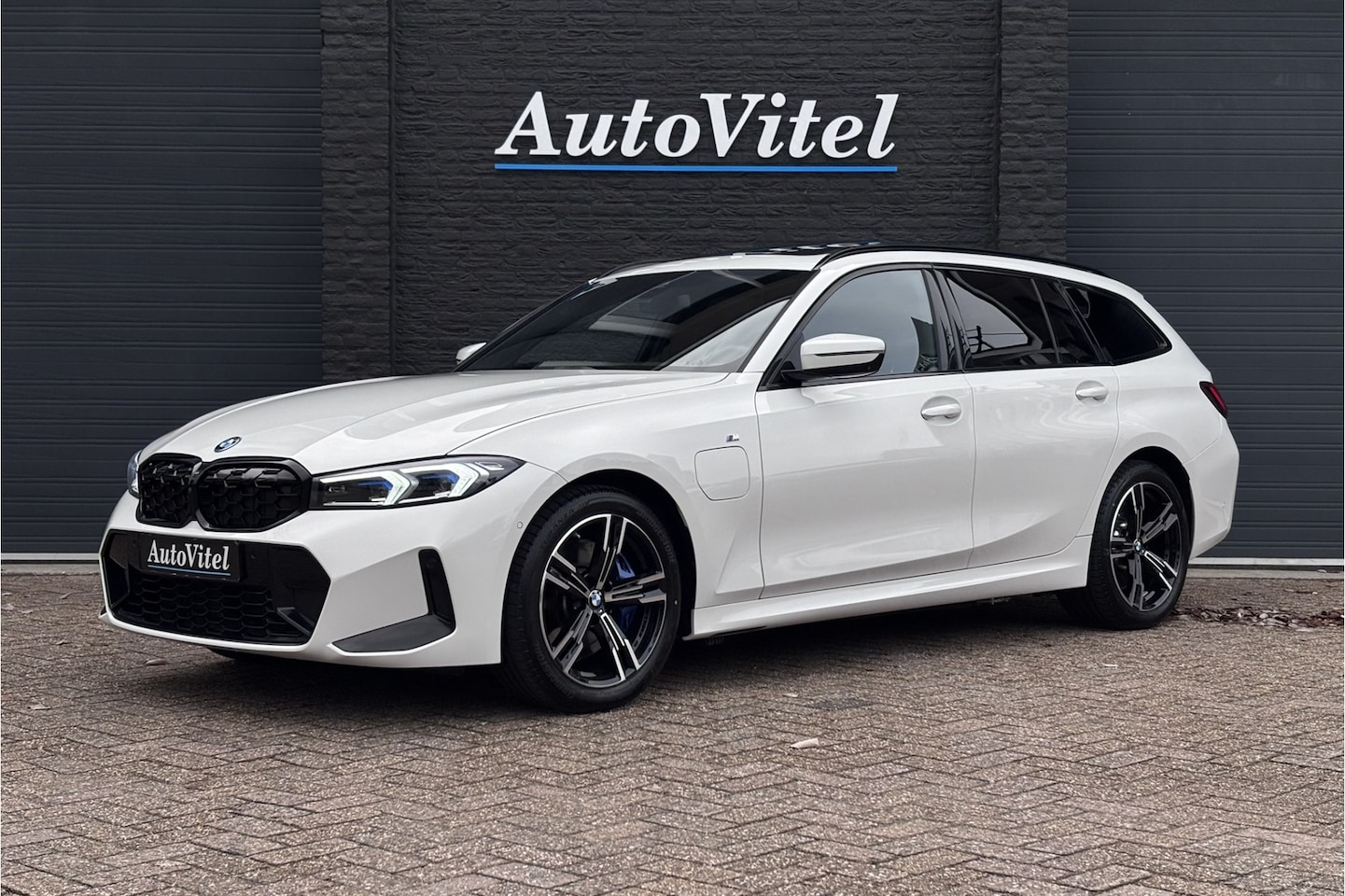 BMW 3-serie Touring - 330e M-Sport | 19,5 kWh Accu | Panodak | Head-Up | Memory | Trekhaak | 360° Camera | Fabri - AutoWereld.nl