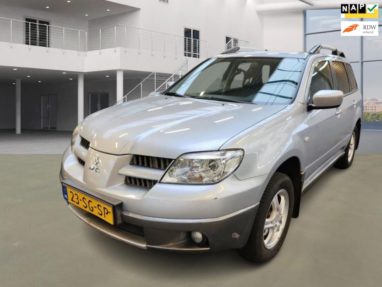 Mitsubishi Outlander - 2.0 Invite plus|XENON|NAVI|CRUISE|AIRCO| - AutoWereld.nl