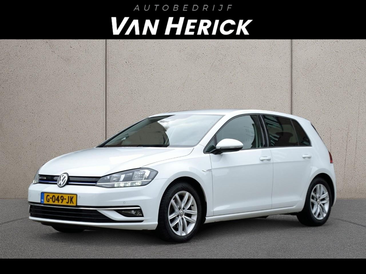 Volkswagen Golf - 1.5 TSI Comfortline Business 131PK! | Trekhaak | App Connect | ACC - AutoWereld.nl