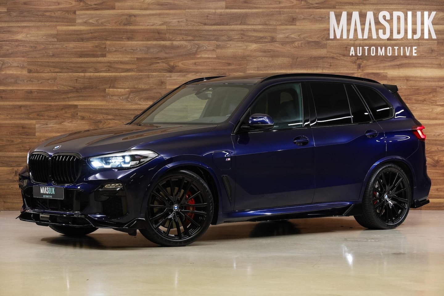 BMW X5 - xDrive45e M-Sport|Individual|M-Seats|Schermen|Skylounge| - AutoWereld.nl