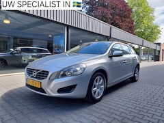 Volvo V60 - 1.6 T3 Kinetic Origineel NL Trekhaak Clima Cruise Pdc Telefoon 16 inch lm NAP
