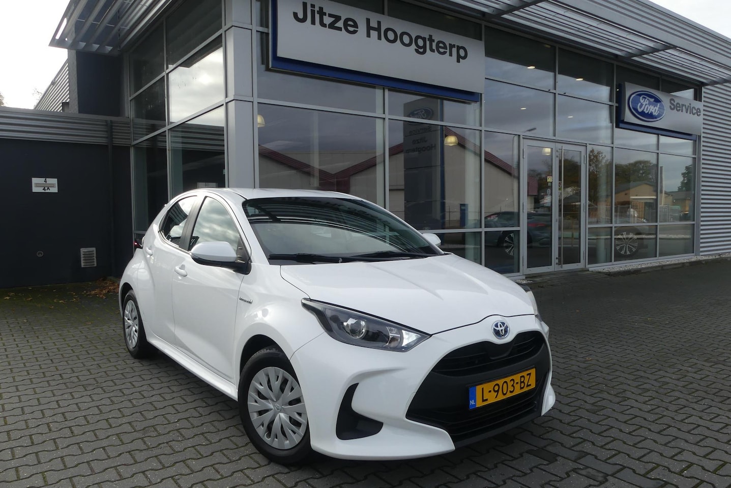 Toyota Yaris - 1.5 Hybrid Active TREKHAAK AFNEEMBAAR (450KG), ADAPT. CRUISE, CLIMA, CAMERA, DAB, APPLE CA - AutoWereld.nl