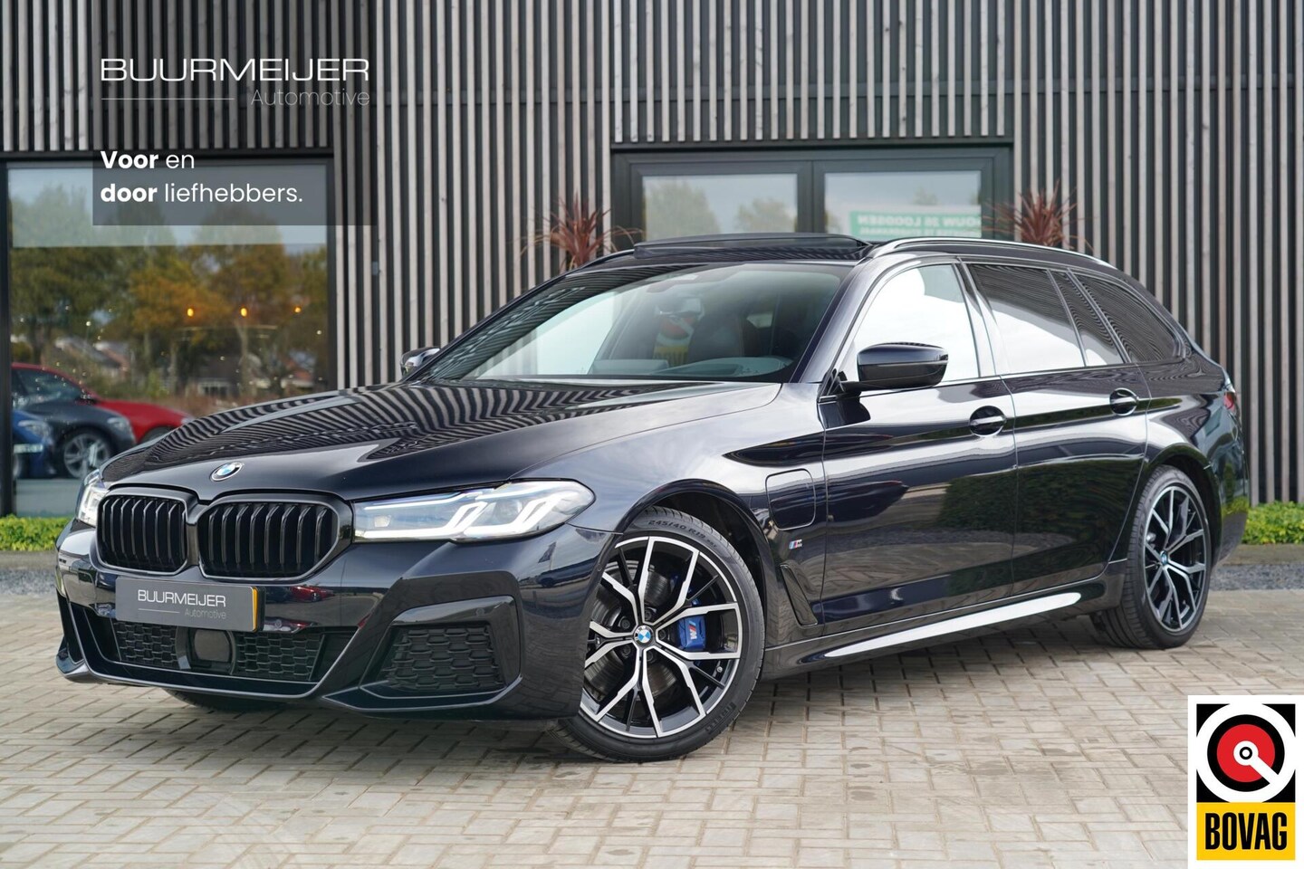 BMW 5-serie Touring - 530e High Executive M | Dealer onderhouden | Softclose | Stoelverwarming & Massage | Schui - AutoWereld.nl