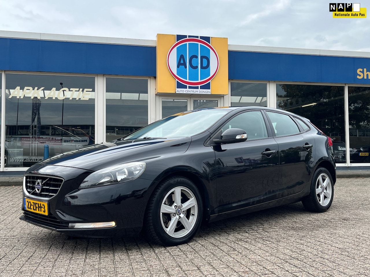 Volvo V40 - 1.6 T3 Kinetic | Orig. NL | Camera | Navigatie | Climate | - AutoWereld.nl