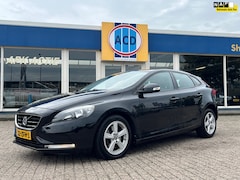 Volvo V40 - 1.6 T3 Kinetic | Orig. NL | Camera | Navigatie | Climate |